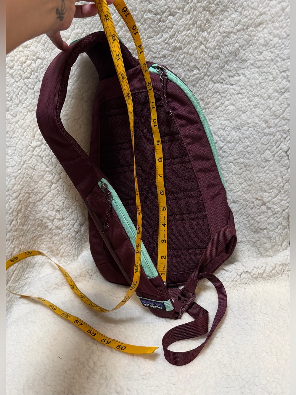 Patagonia Atom 8L Sling Backpack Crossbody Bag Mint Green Burgundy Purple - Picture 4 of 7